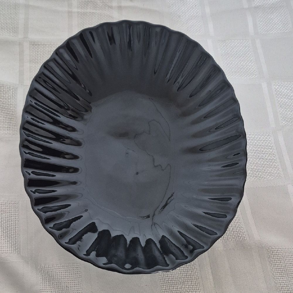 Elegant Black Serveware Bowl - Picture 13 of 16
